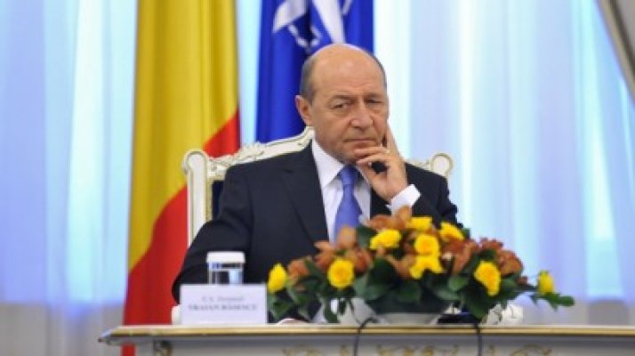 Băsescu: Anumite trusturi mass-media sunt interesate de discreditarea unor instituţii